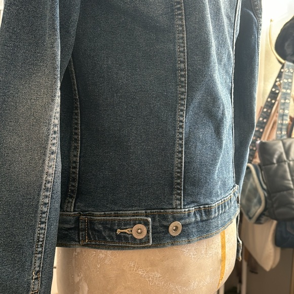Levi’s Denizen Jean Jacket - Picture 4 of 6